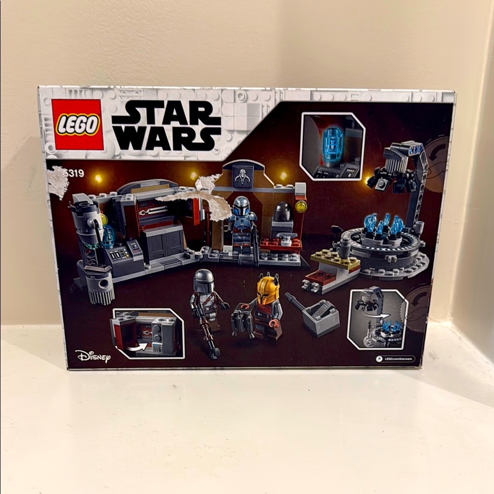 LEGO Star Wars the Armorer’s Mandalorian Forge Set 75319 NIB - Picture 2 of 2